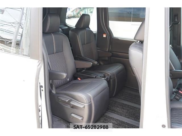 Toyota NOAH 2023-02 8278101-12