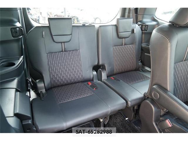 Toyota NOAH 2023-02 8278101-13
