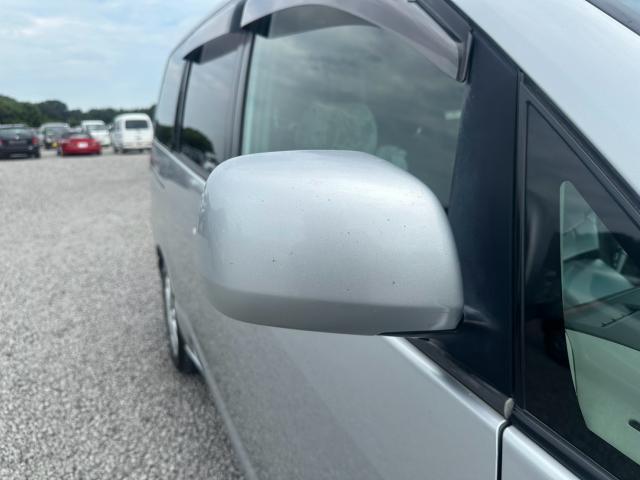 Toyota NOAH 2003-06 8278128-11