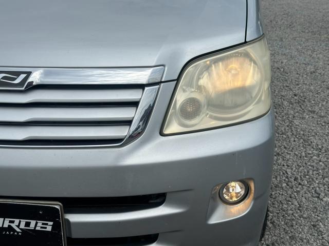 Toyota NOAH 2003-06 8278128-9