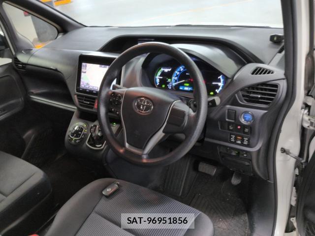 Toyota NOAH 2015-07 8278215-2