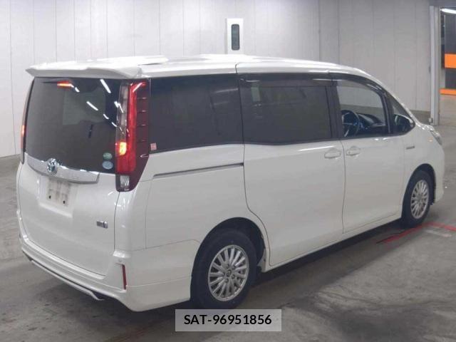 Toyota NOAH 2015-07 8278215-4