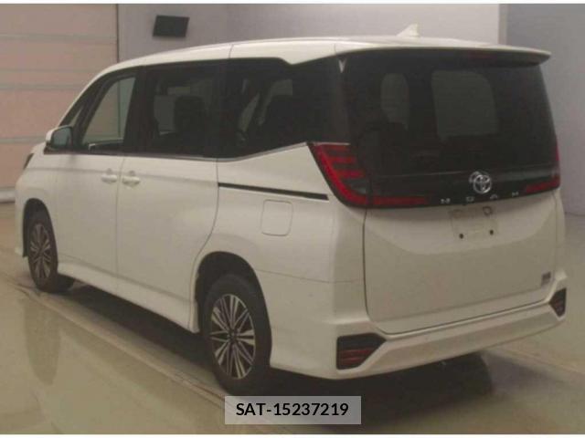 Toyota NOAH 2022-09 8278369-1