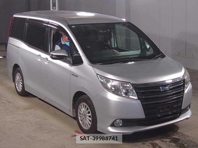 Toyota NOAH 2014-10 8278455-3