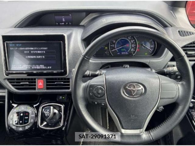 Toyota NOAH 2018 8278542-2