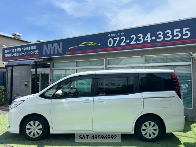 Toyota NOAH 2016-03 8278749-1