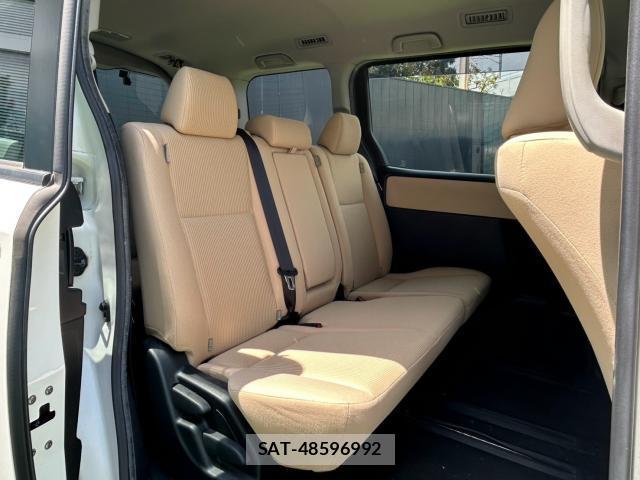 Toyota NOAH 2016-03 8278749-11
