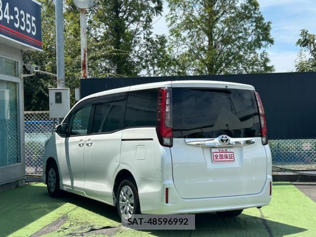 Toyota NOAH 2016-03 8278749-19