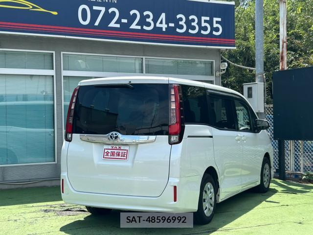 Toyota NOAH 2016-03 8278749-2