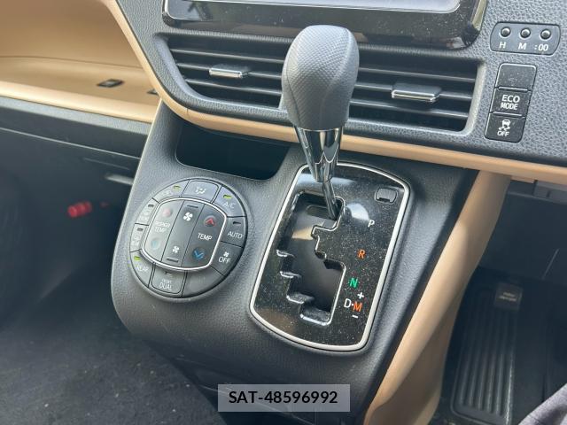 Toyota NOAH 2016-03 8278749-4