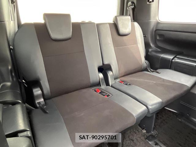 Toyota NOAH 2016-10 8278813-10