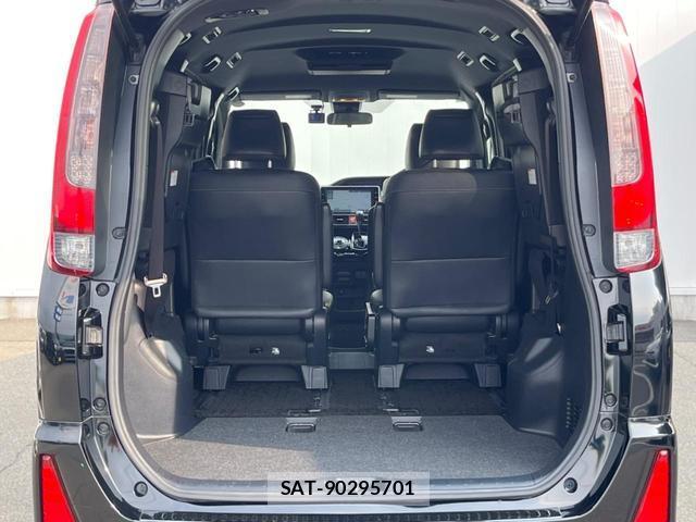 Toyota NOAH 2016-10 8278813-11
