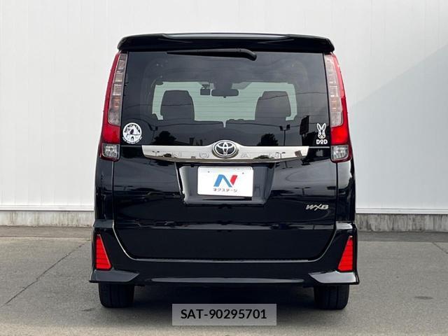 Toyota NOAH 2016-10 8278813-16