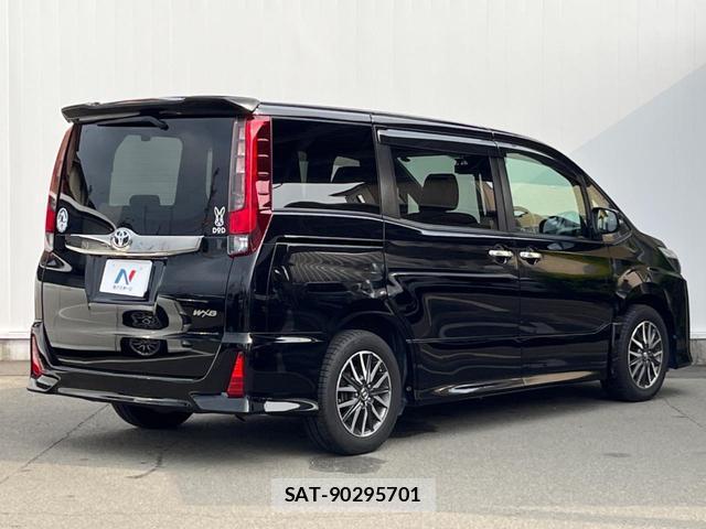 Toyota NOAH 2016-10 8278813-18