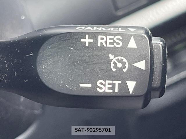 Toyota NOAH 2016-10 8278813-5