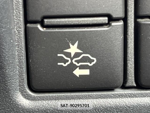 Toyota NOAH 2016-10 8278813-6