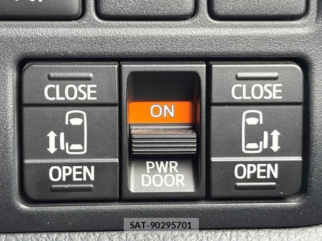 Toyota NOAH 2016-10 8278813-7