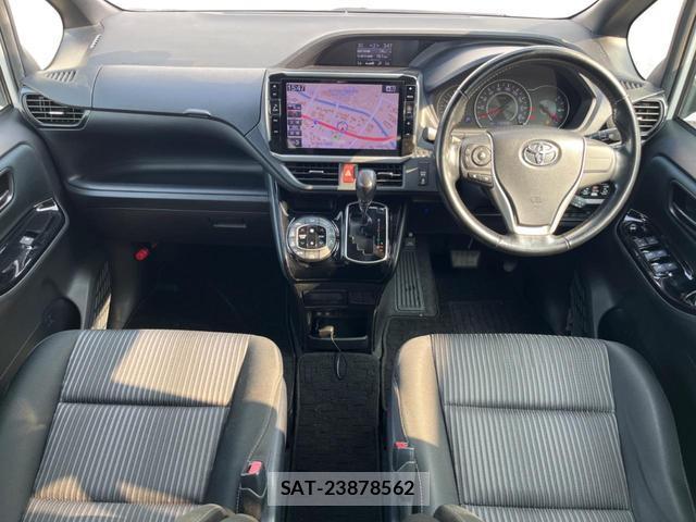 Toyota NOAH 2017-10 8278816-1