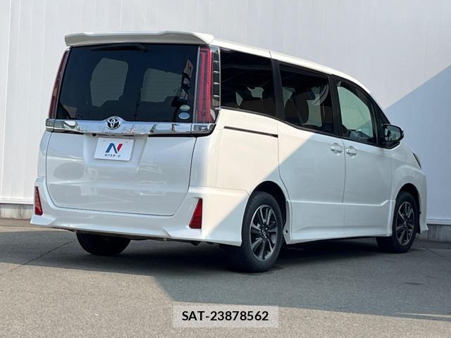 Toyota NOAH 2017-10 8278816-18