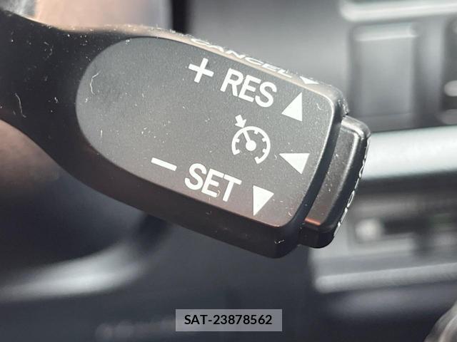 Toyota NOAH 2017-10 8278816-5