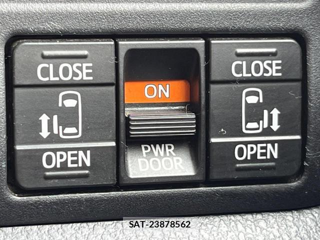 Toyota NOAH 2017-10 8278816-7