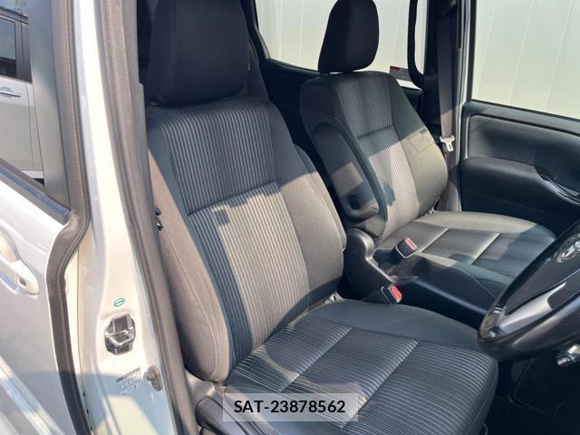 Toyota NOAH 2017-10 8278816-8