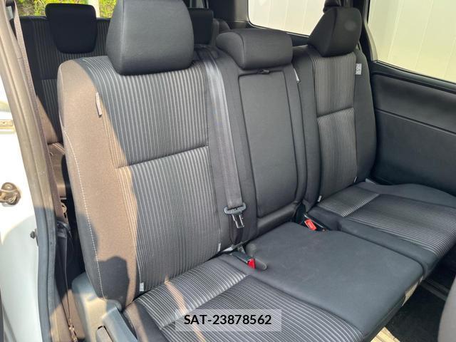 Toyota NOAH 2017-10 8278816-9