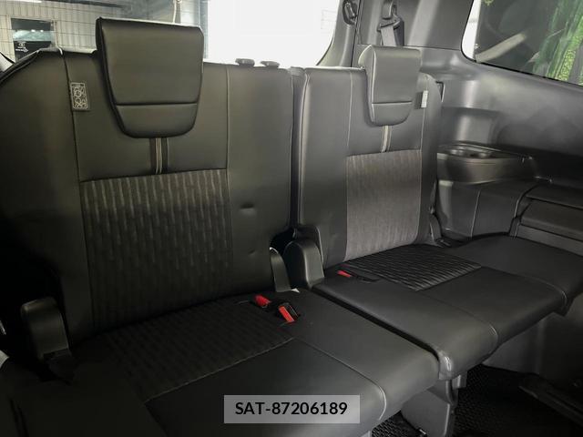Toyota NOAH 2022-04 8278820-9