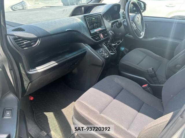 Toyota NOAH 2018-07 8278983-2