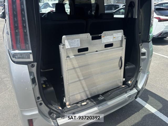 Toyota NOAH 2018-07 8278983-5