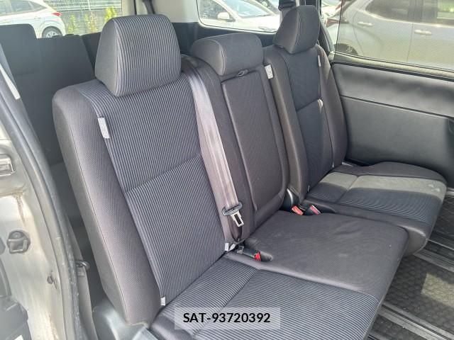 Toyota NOAH 2018-07 8278983-8