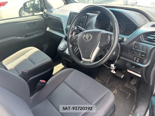 Toyota NOAH 2018-07 8278983-9