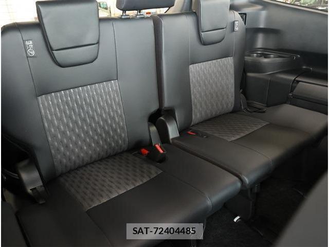 Toyota NOAH 2026-05 8279066-17