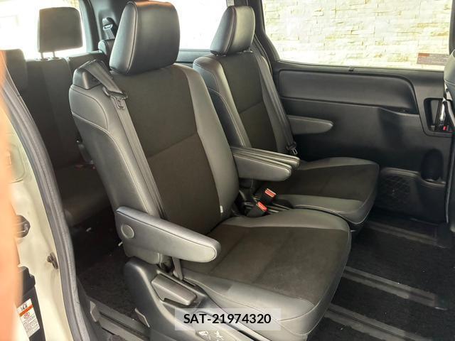 Toyota NOAH 2020-04 8279209-11