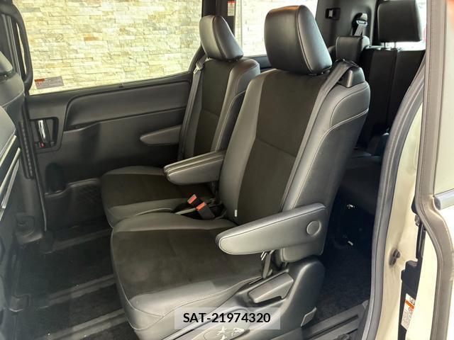 Toyota NOAH 2020-04 8279209-12