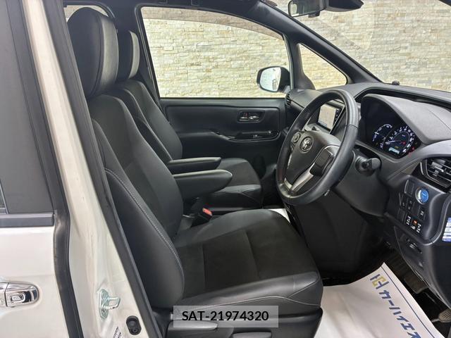 Toyota NOAH 2020-04 8279209-9