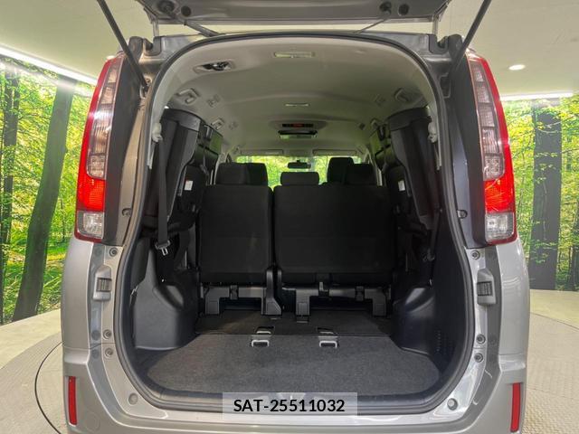 Toyota NOAH 2015-07 8279361-10