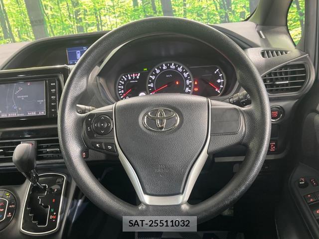 Toyota NOAH 2015-07 8279361-11