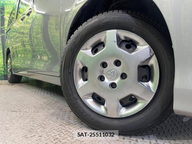 Toyota NOAH 2015-07 8279361-13