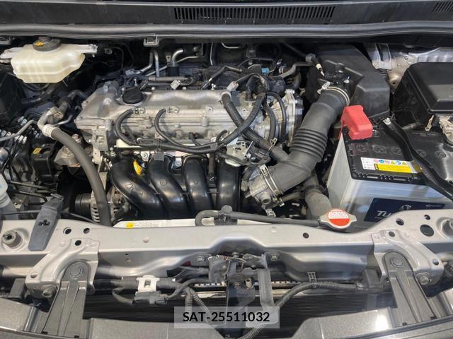 Toyota NOAH 2015-07 8279361-18