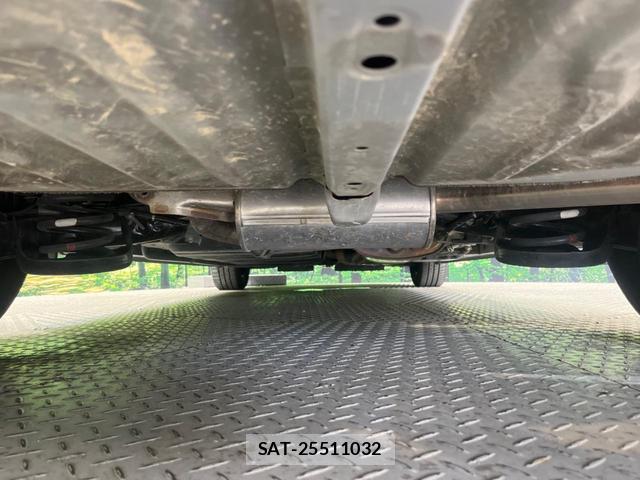 Toyota NOAH 2015-07 8279361-19