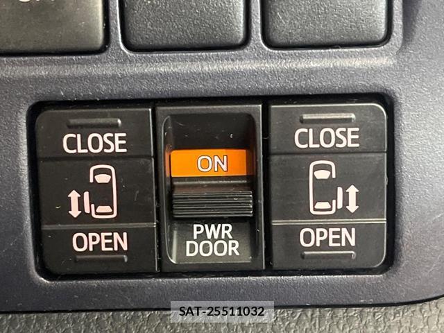 Toyota NOAH 2015-07 8279361-5