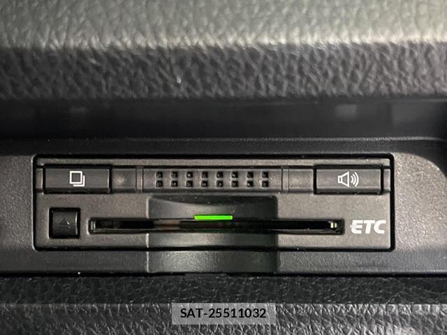 Toyota NOAH 2015-07 8279361-6