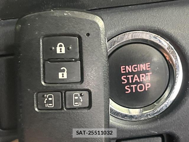 Toyota NOAH 2015-07 8279361-7