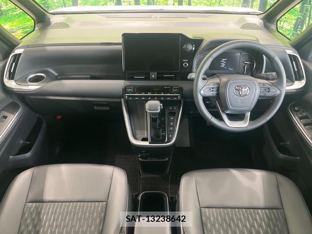 Toyota NOAH 2024-06 8279621-1