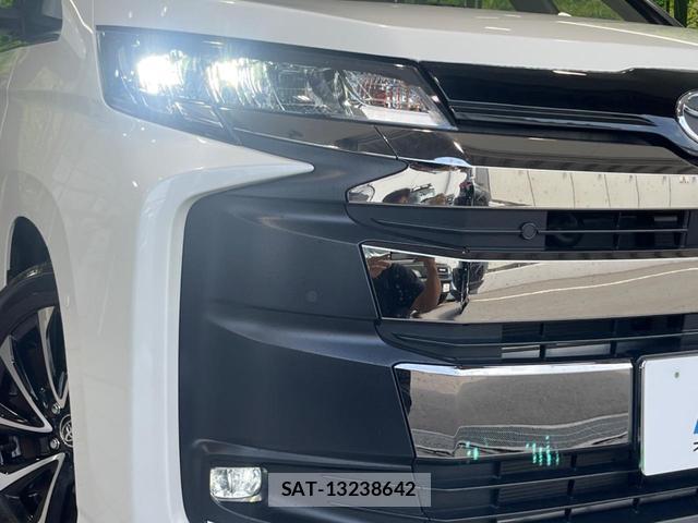 Toyota NOAH 2024-06 8279621-12