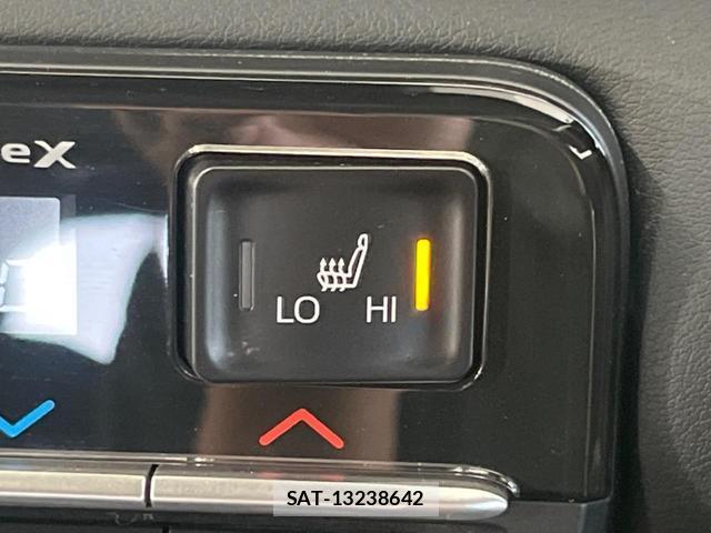 Toyota NOAH 2024-06 8279621-6