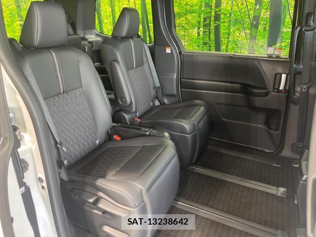 Toyota NOAH 2024-06 8279621-8