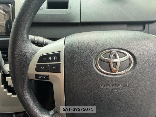 Toyota NOAH 2013-10 8279640-11