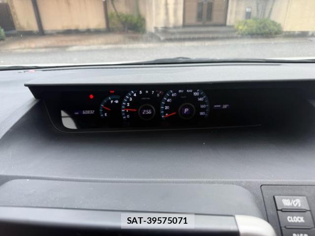 Toyota NOAH 2013-10 8279640-15